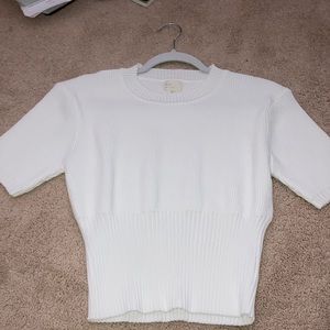 medium white sweater top !!